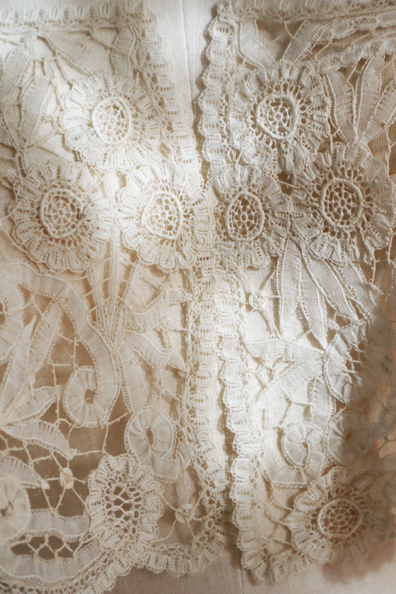1900s French Brussels-Style Assembled Lace Capelet