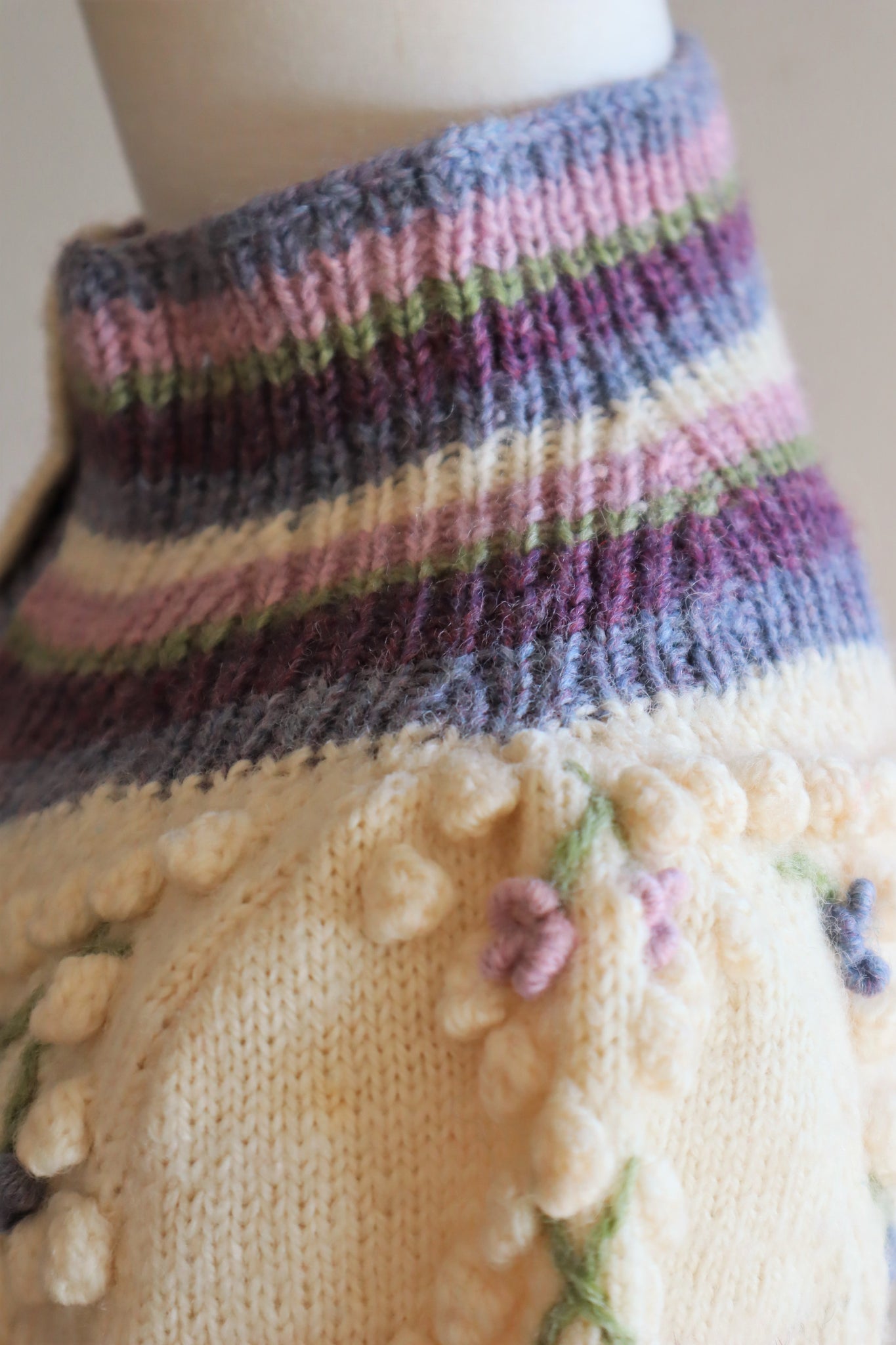 70s Bavarian Hand Knit 🍒 Cardigan