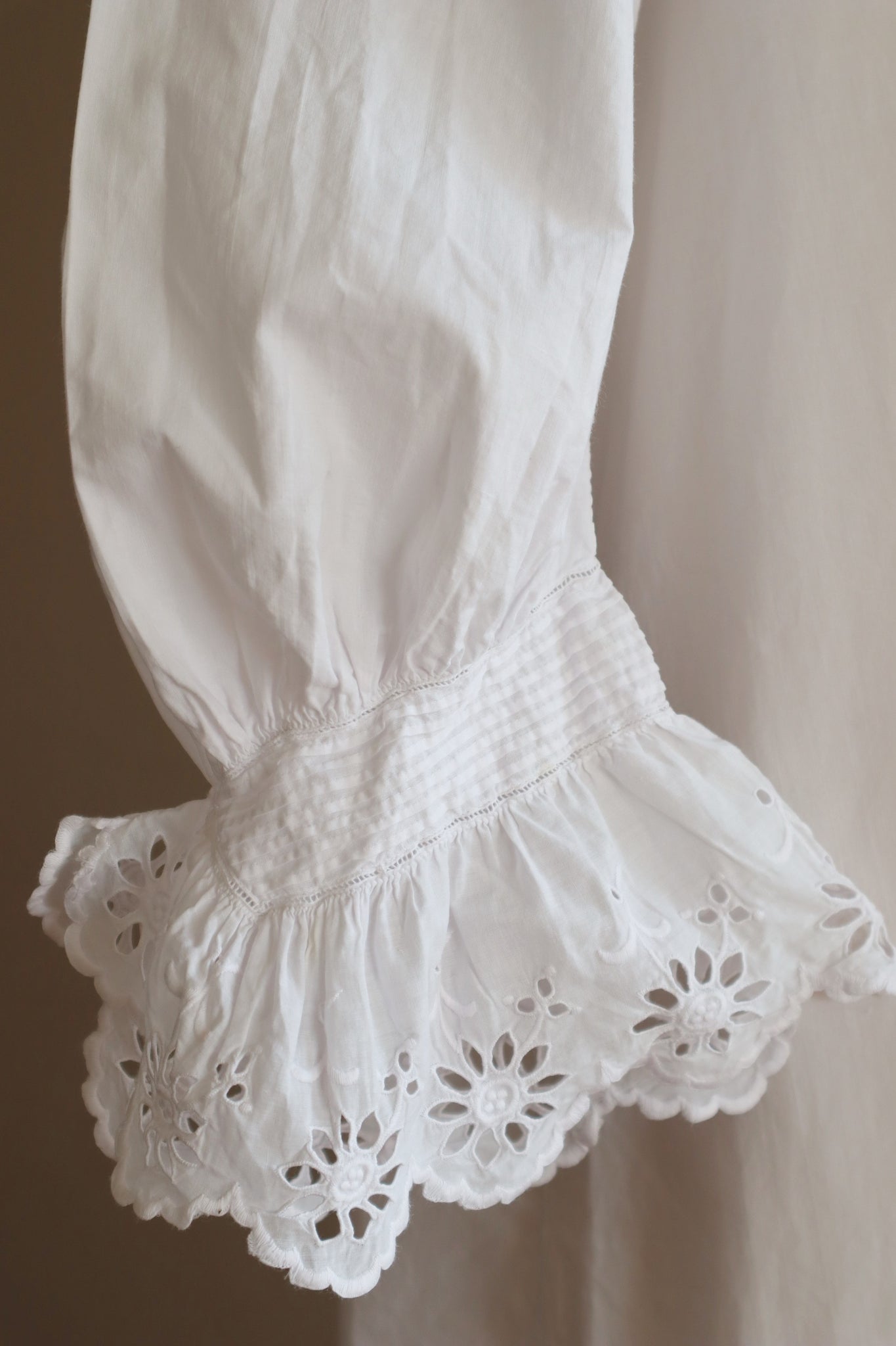 1900s Frilled Flower Cutwork Lace Pin Tuck Big Collar White Cotton Dress