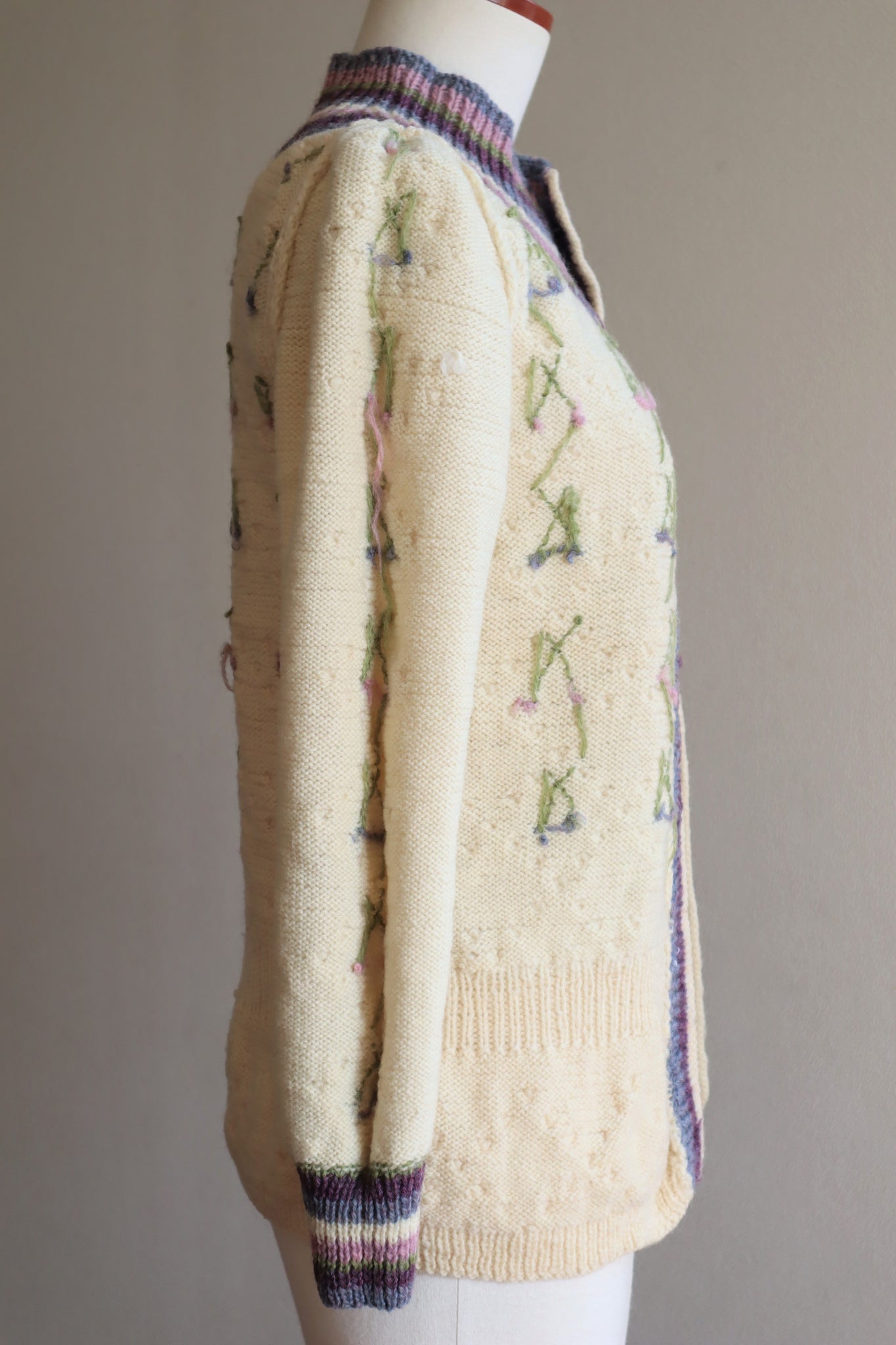 70s Bavarian Hand Knit 🍒 Cardigan