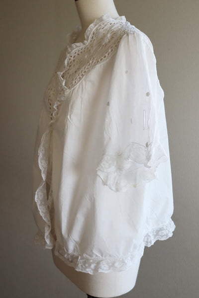 1900s Edwardian Big Flower Cutout Lace White Cotton Bed Jacket