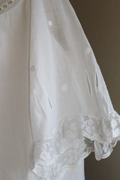 1900s Edwardian Big Flower Cutout Lace White Cotton Bed Jacket