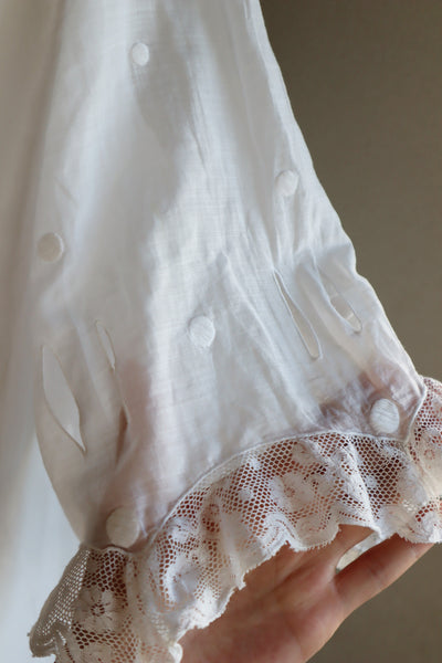 1900s Edwardian Big Flower Cutout Lace White Cotton Bed Jacket