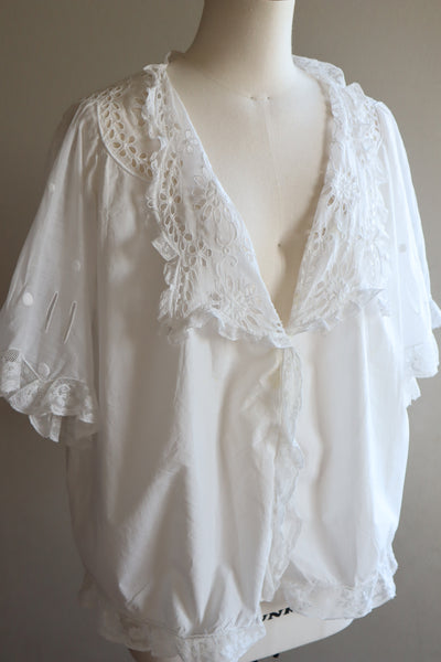 1900s Edwardian Big Flower Cutout Lace White Cotton Bed Jacket