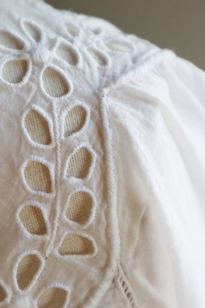 1900s Edwardian Big Flower Cutout Lace White Cotton Bed Jacket