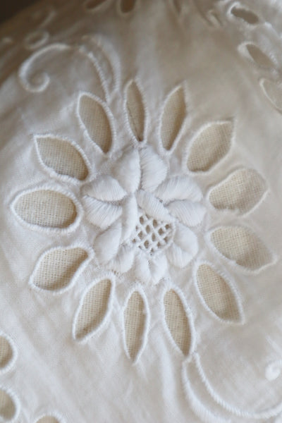 1900s Edwardian Big Flower Cutout Lace White Cotton Bed Jacket