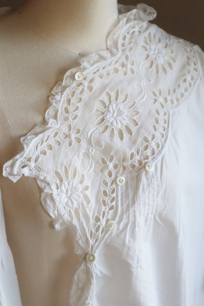 1900s Edwardian Big Flower Cutout Lace White Cotton Bed Jacket