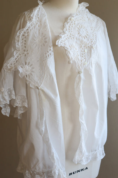 1900s Edwardian Big Flower Cutout Lace White Cotton Bed Jacket