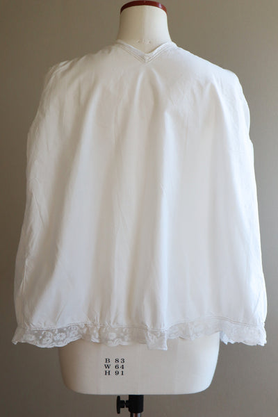 1900s Edwardian Big Flower Cutout Lace White Cotton Bed Jacket