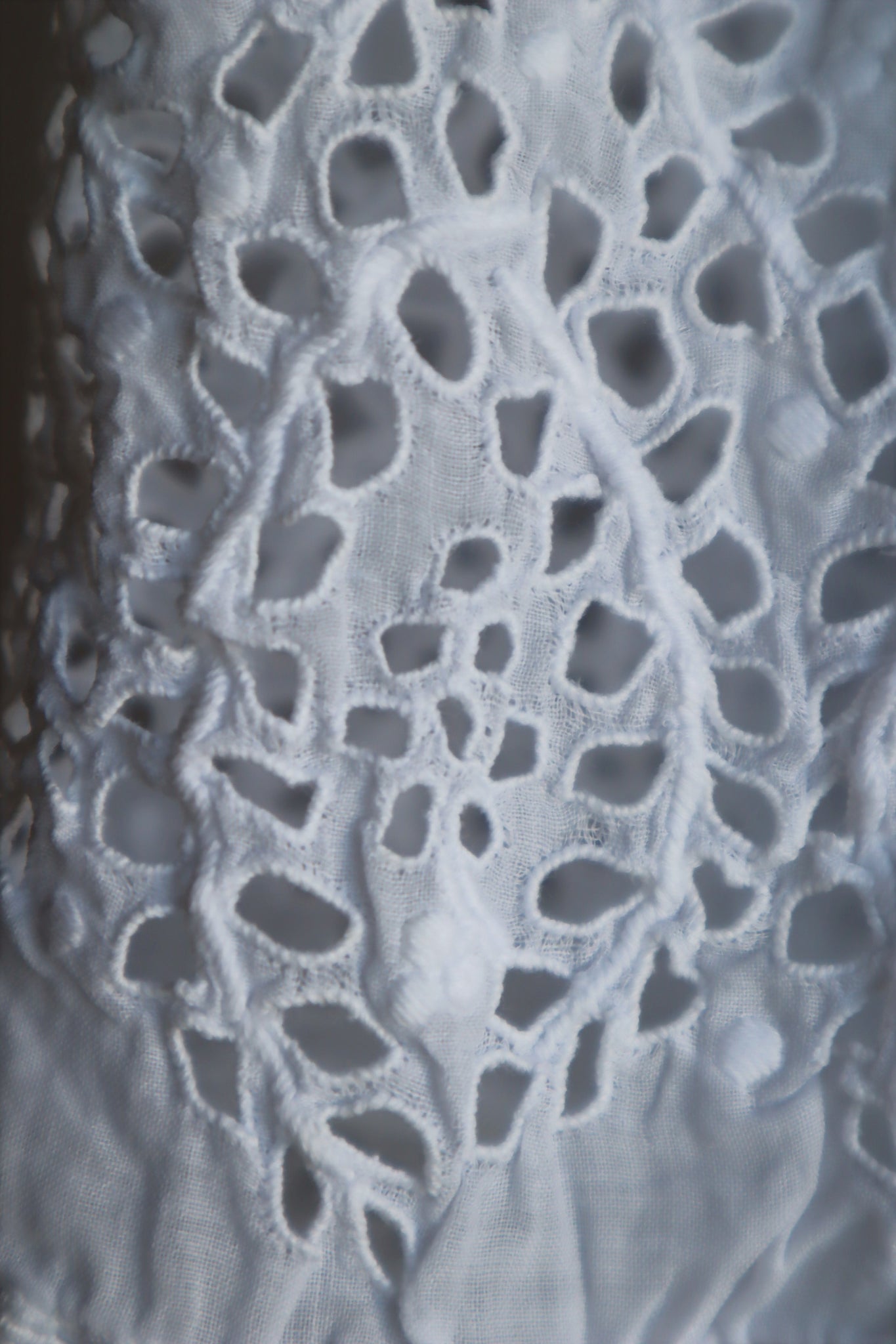 1900s Edwardian Leaf Cutout Lace White Cotton Bed Jacket