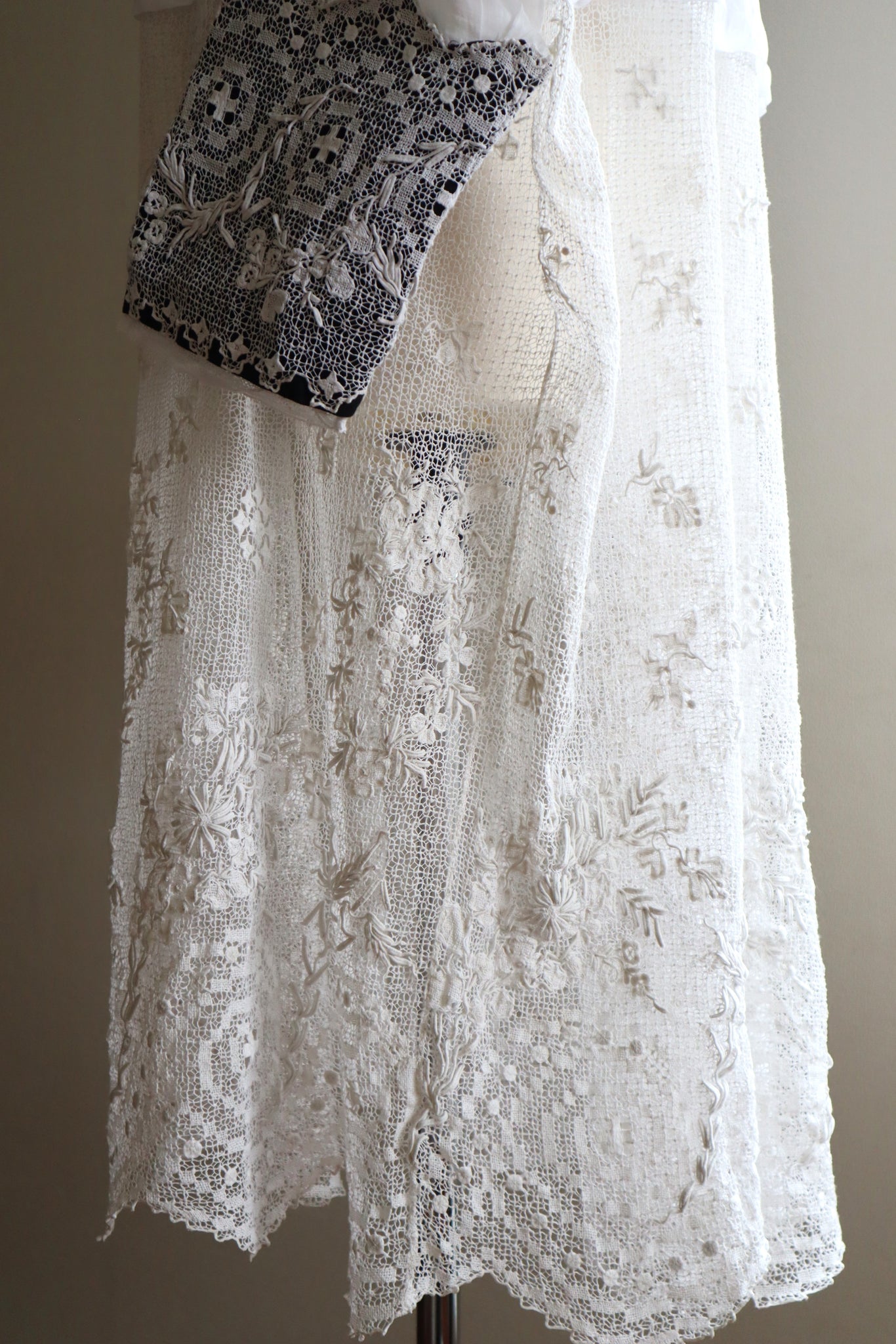 1900s Floral Embroidery Lace Black Cuffs Church Dress