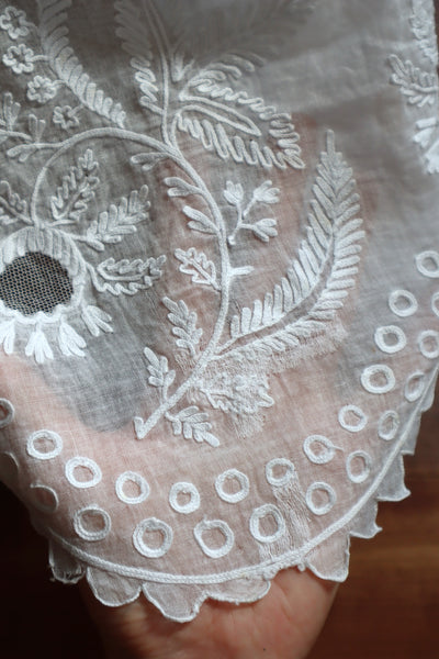 1900s Grape Design Lace White Linen Church Dress