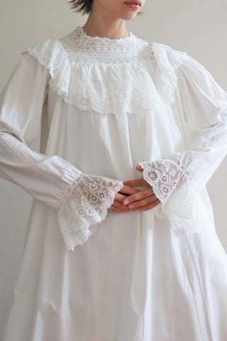 1910s Frilled Lace Side Front Closure Dress