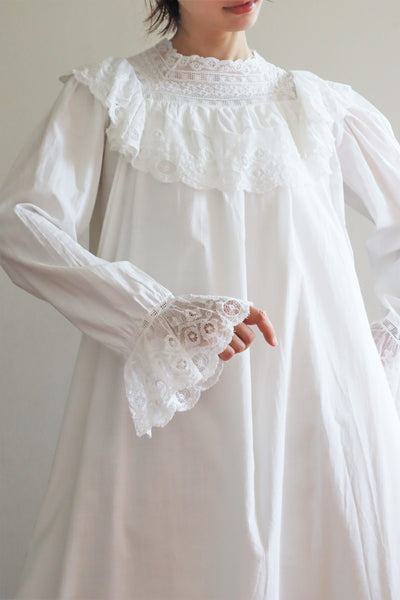 1910s Frilled Lace Side Front Closure Dress