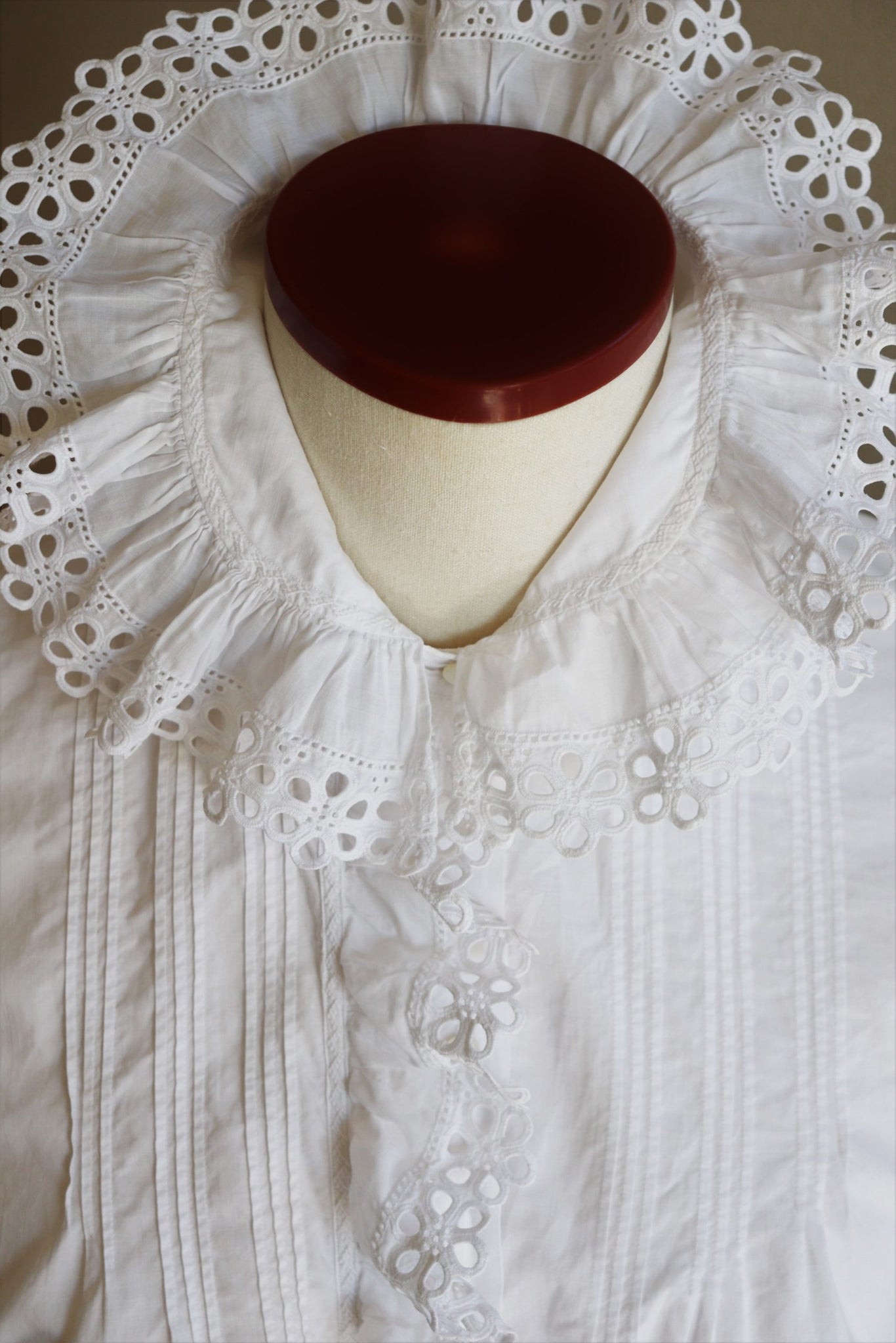 1900s French Edwardian Blouse Pleat Detail Cutwork flower Design Ruffle Collar