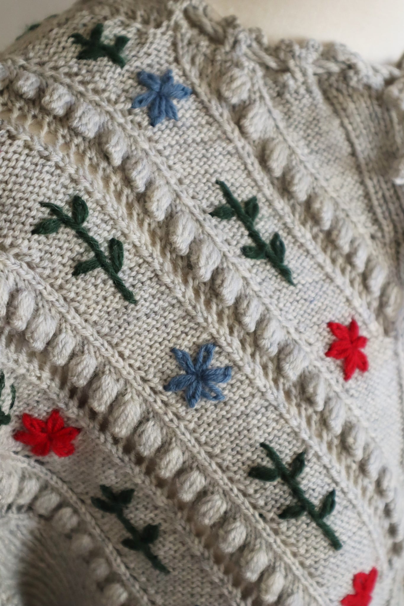 80s Hand-knit Bavarian Flower Embroidered Popcorn Knit Folklore Cardigan Gray