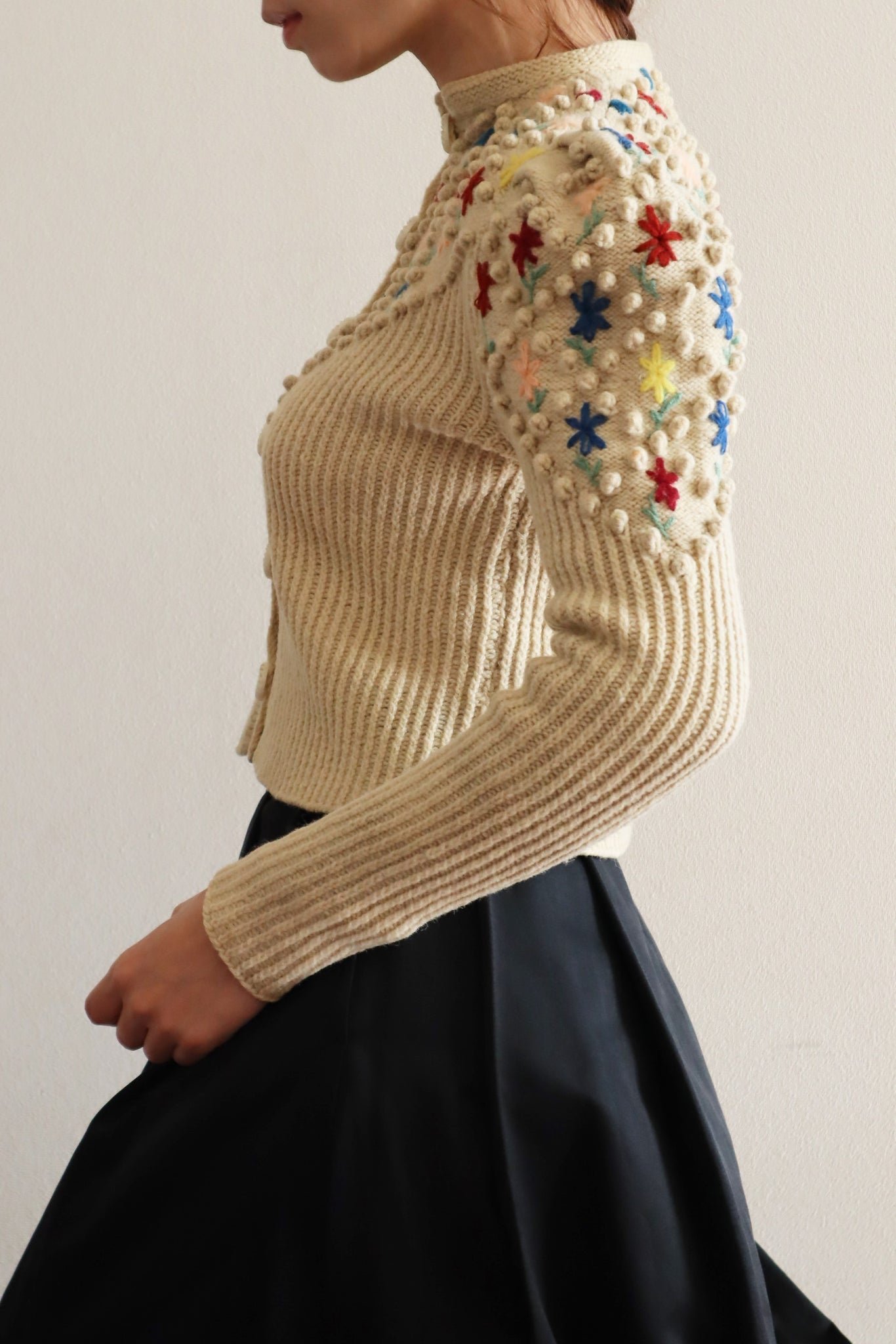 50s Austrian Hand knit Cardigan Embroidered Flowers Mocha Beige XS~S