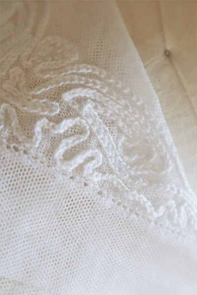 1900s Chain Stitch Embroidery White Cotton Tulle Blouse