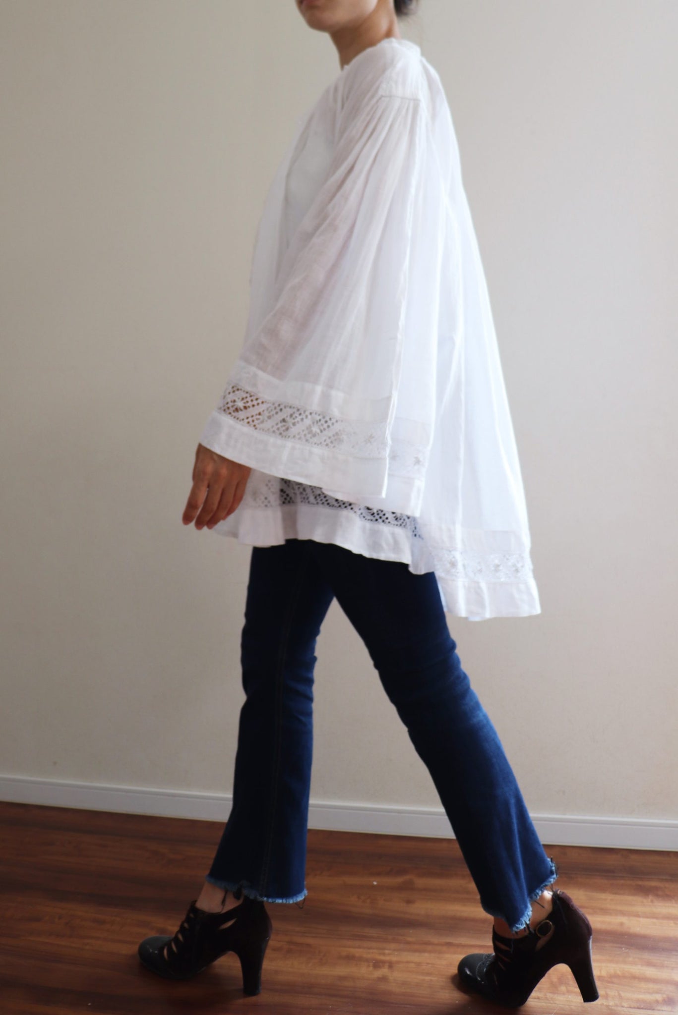 1900s Bell Sleeve Church Smock Cotton Gaze Hand Embroidery