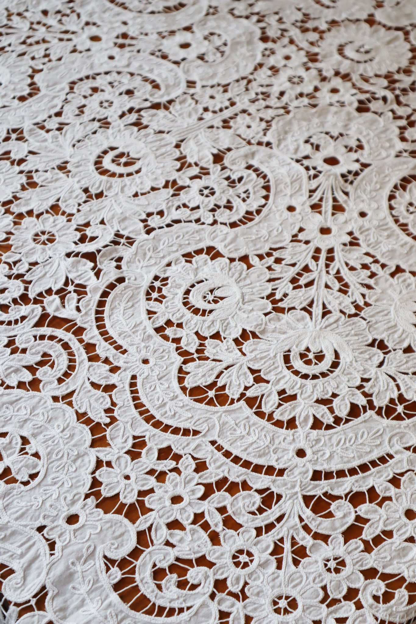 60s Beautiful Tablecloth Made Of Embroidered Chain Stitch Floral Lace