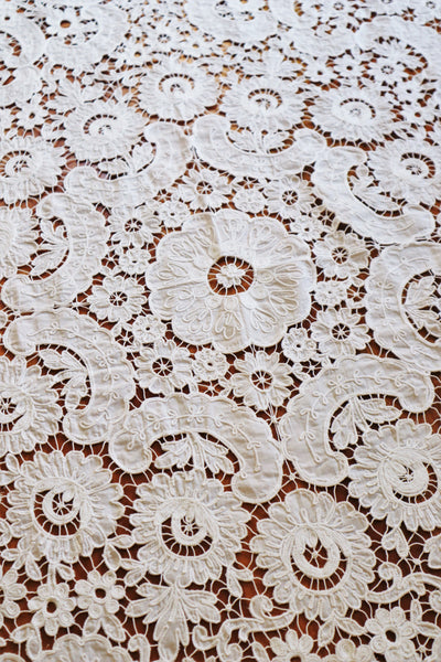 60s Beautiful Tablecloth Made Of Embroidered Chain Stitch Floral Lace