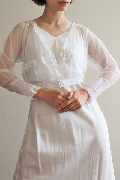 1900s Chain Stitch Embroidery White Cotton Tulle Blouse