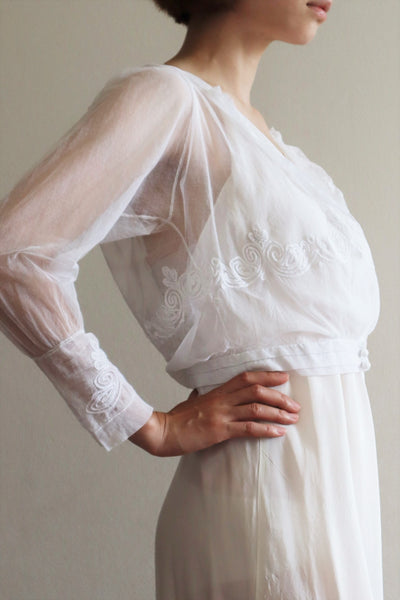 1900s Chain Stitch Embroidery White Cotton Tulle Blouse