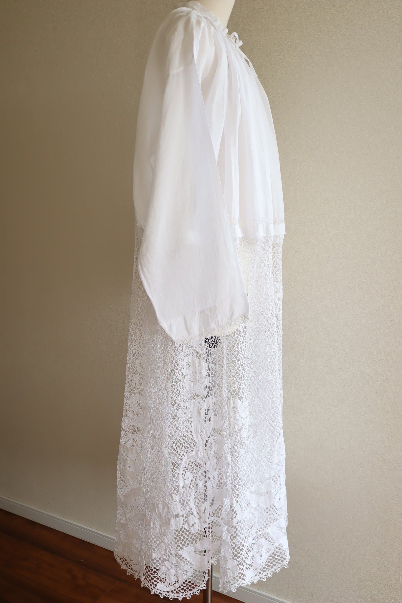 1900s Clover Design Lace White Linen Gauze Church Smock Long Dress