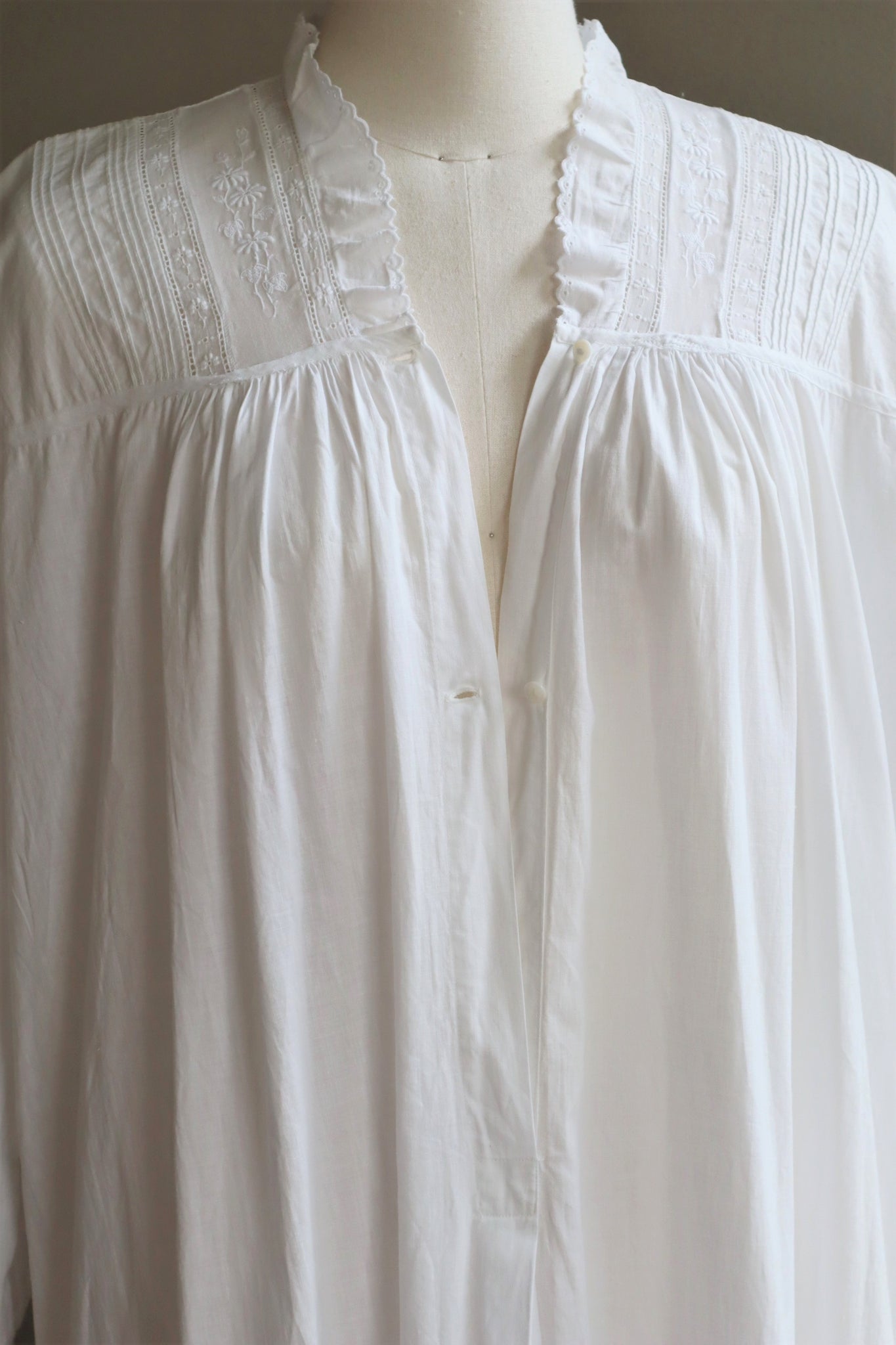 1920s Ruffled Scalloped Lace Floral Embroidery White Cotton Dress