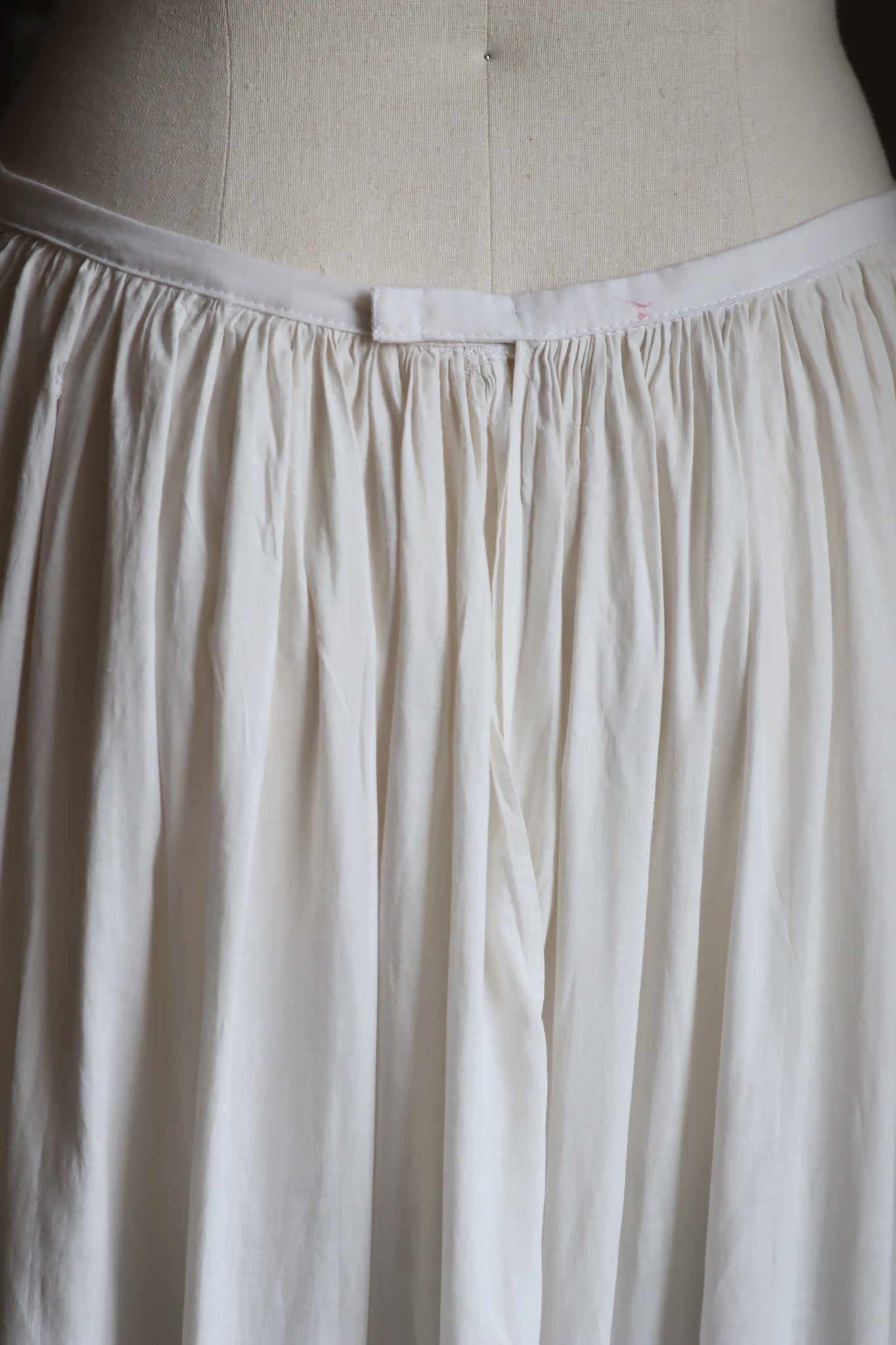 1900s Edwardian White Cotton Lace Skirt Size L