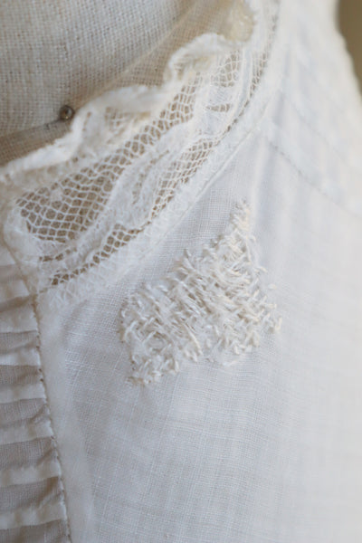 1900s Edwardian Batiste Cotton Boudoir Jacket