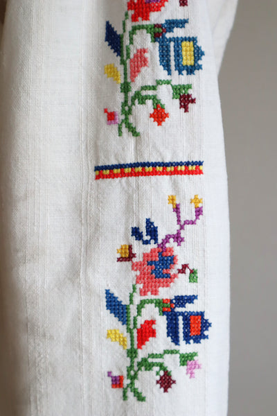 1920s~1930s Hand Woven Linen Embroidered Folk Art Blouse