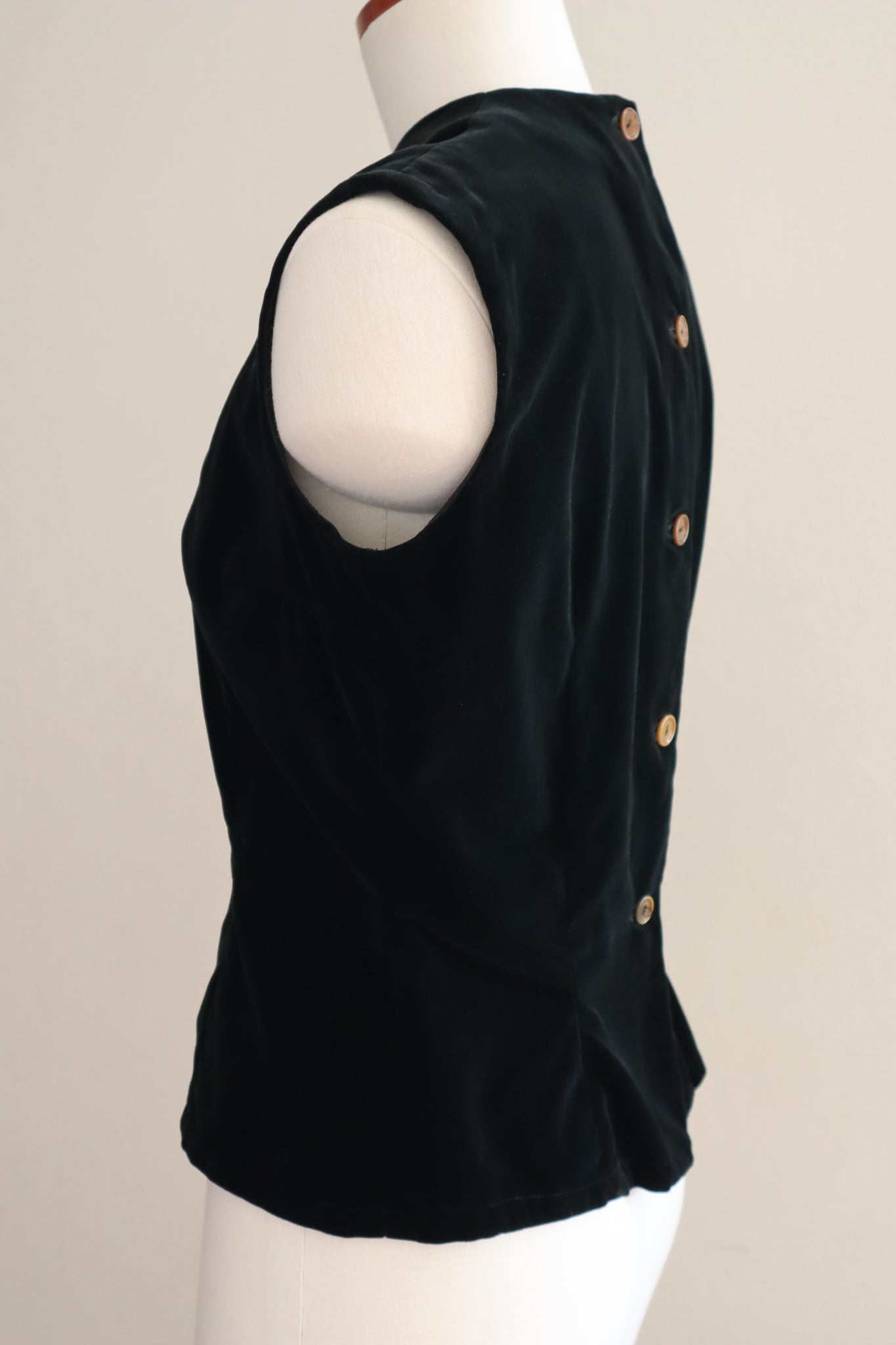 50s Women's Sleeveless Black Velvet Blouse