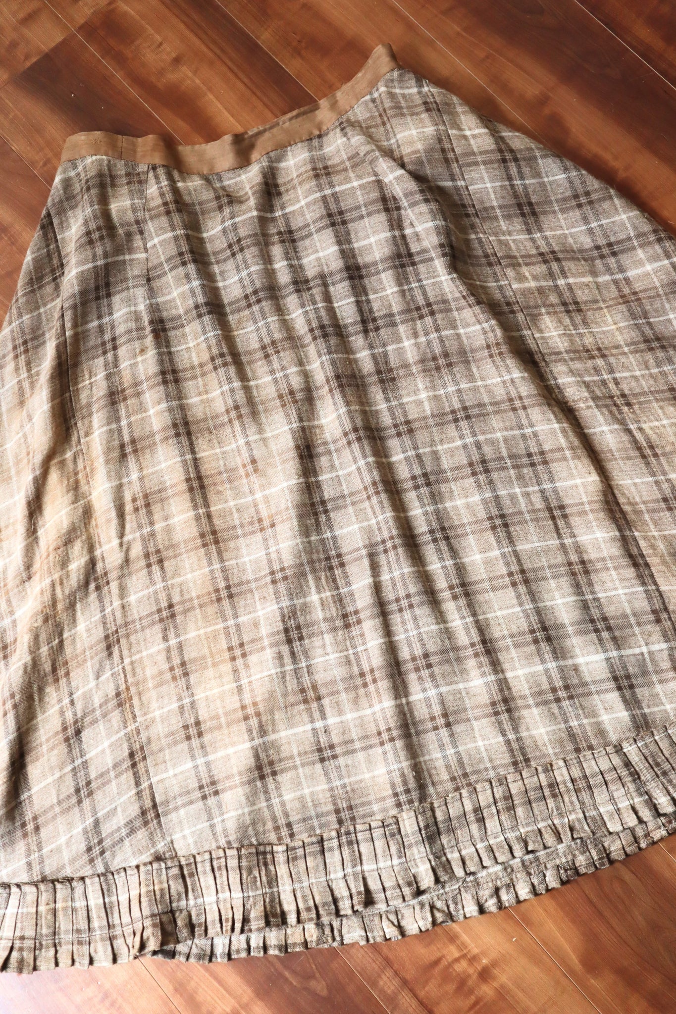 1880s Plaid Travel Suit Three Piece-Skirt1