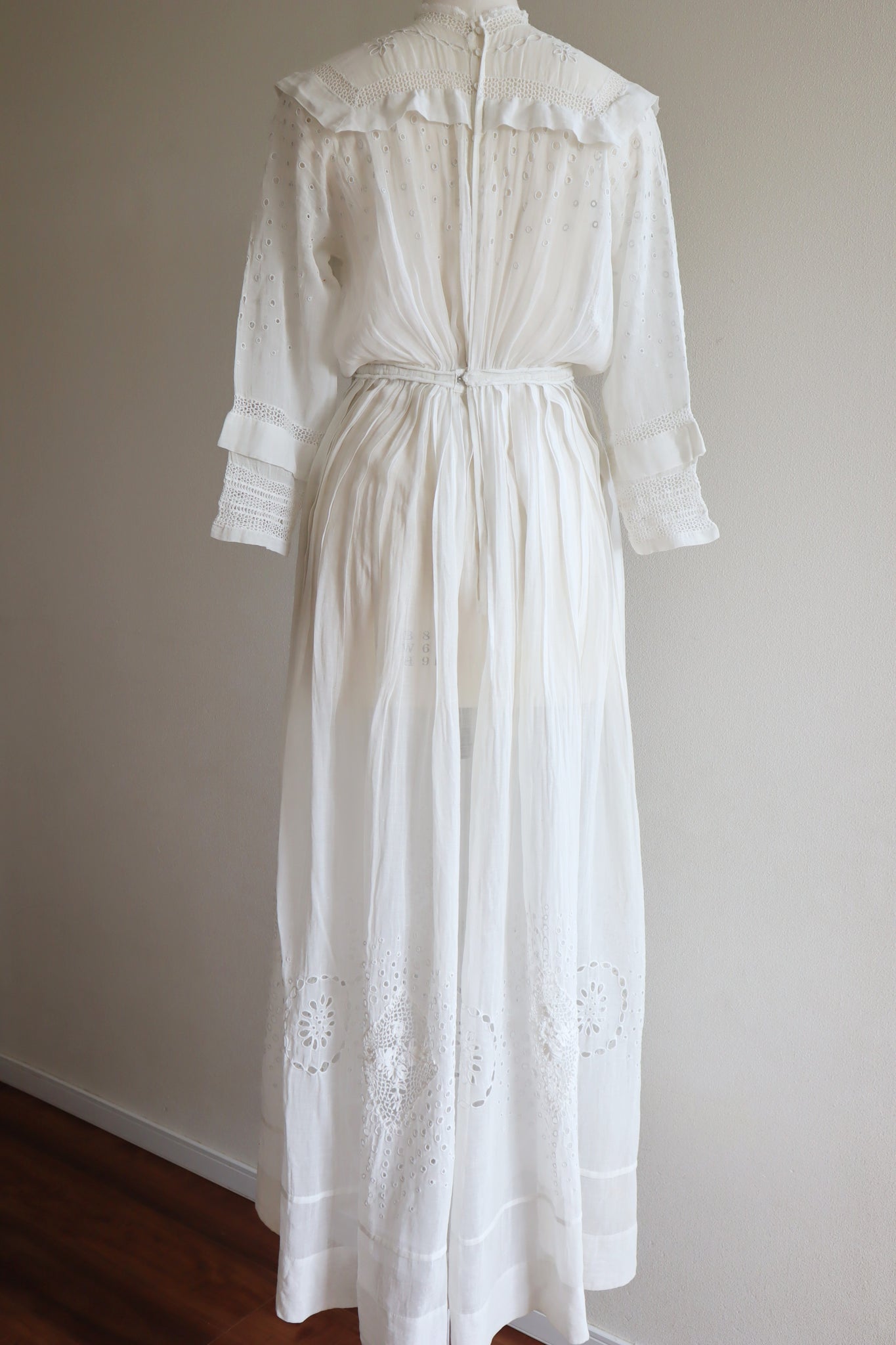 1900s Edwardian White Eyelet And Crochet Lace Lawn Dress