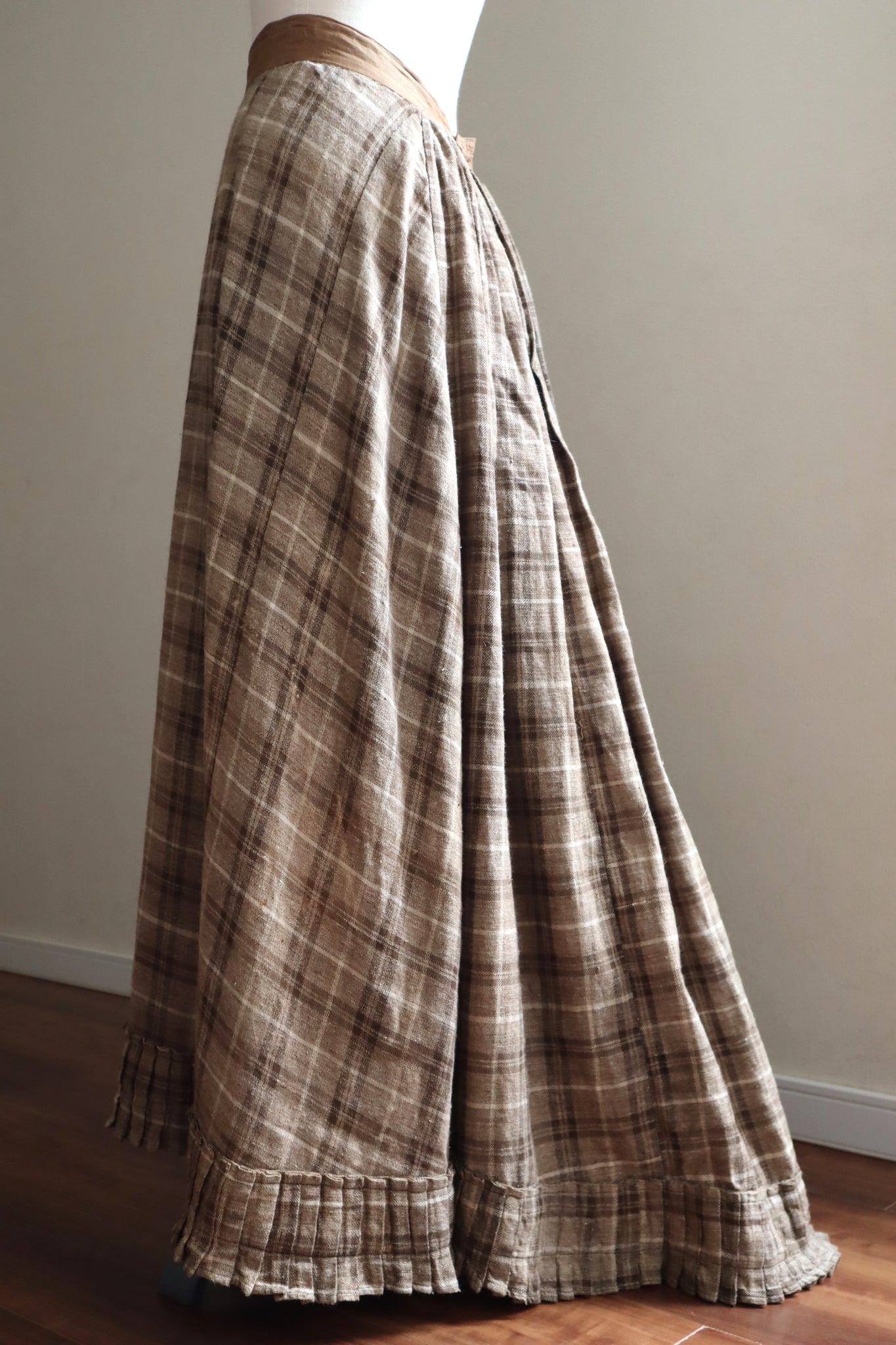 1880s Plaid Travel Suit Three Piece-Skirt1