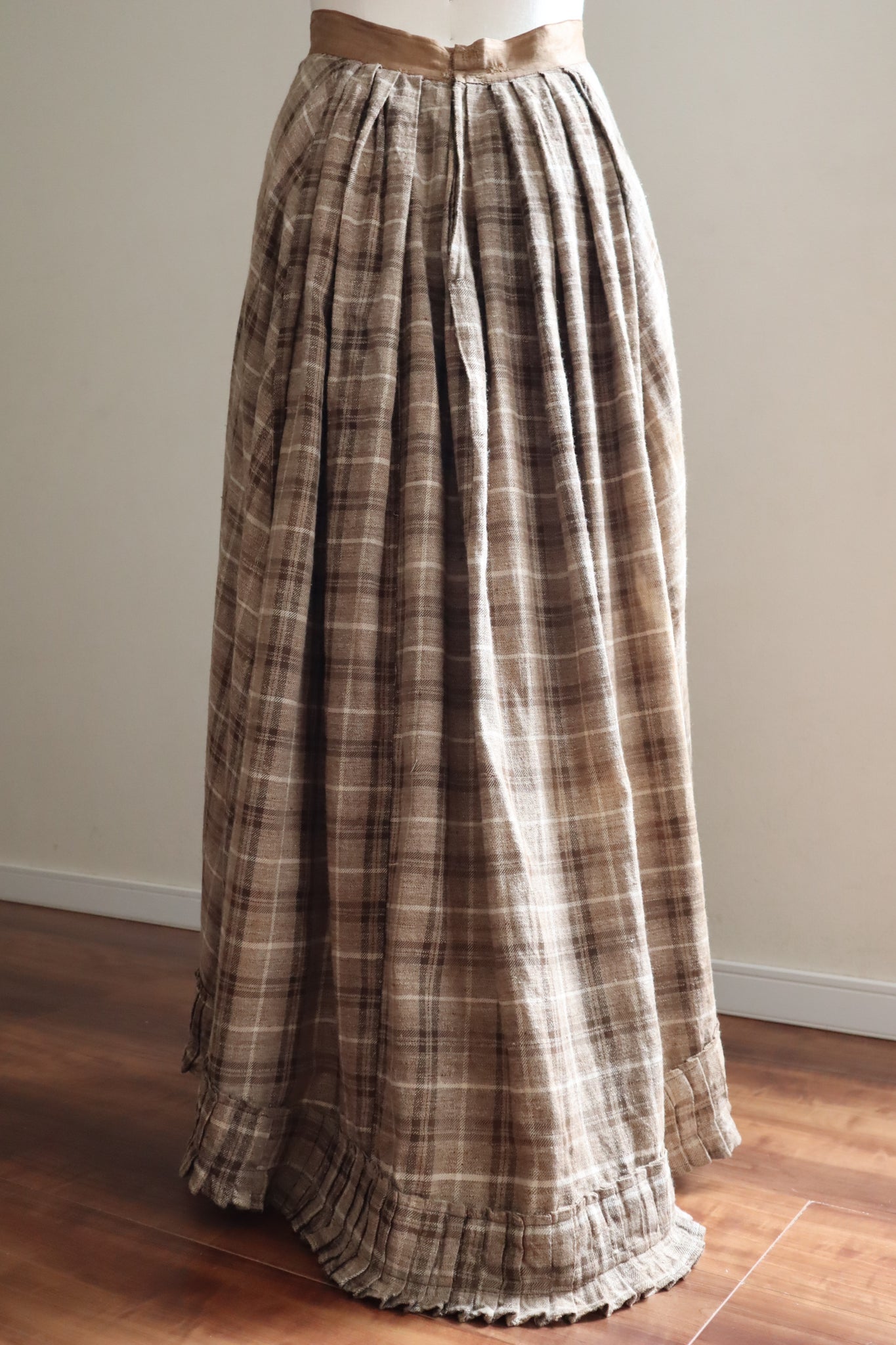 1880s Plaid Travel Suit Three Piece-Skirt1