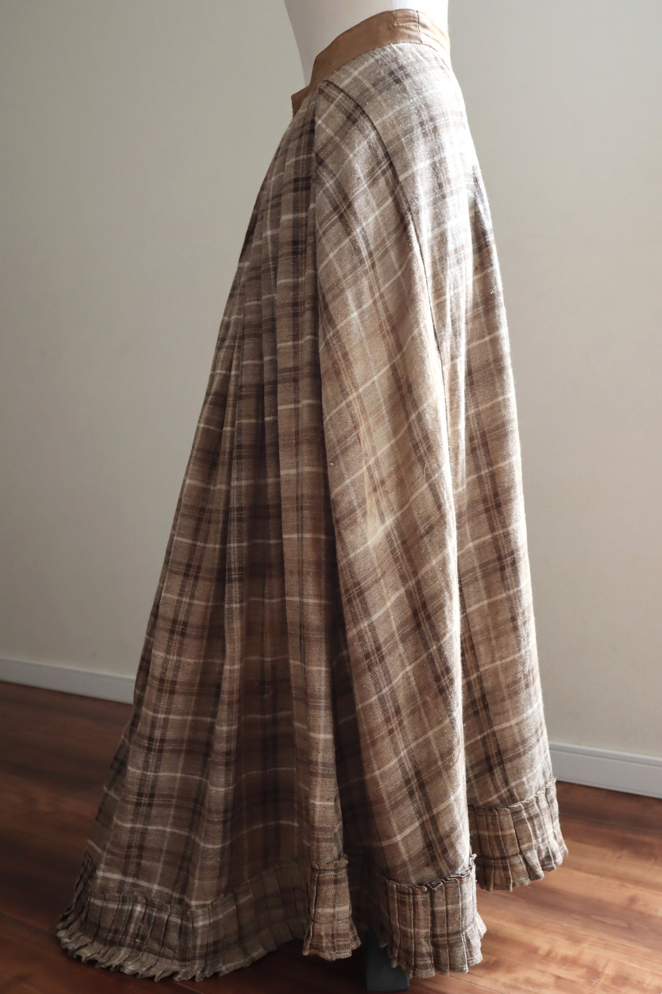 1880s Plaid Travel Suit Three Piece-Skirt1