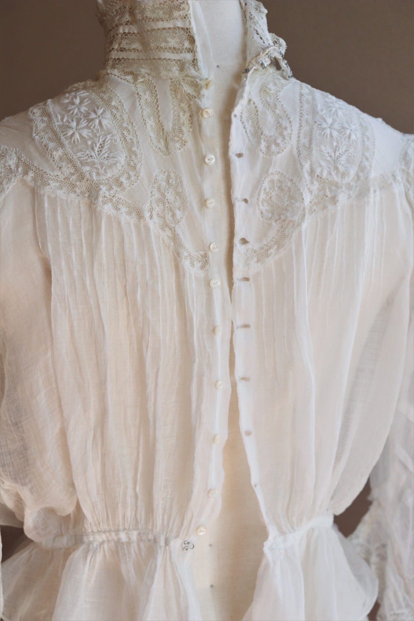 1900s Antique Puff Sleeve Victorian Cotton Gaze Blouse