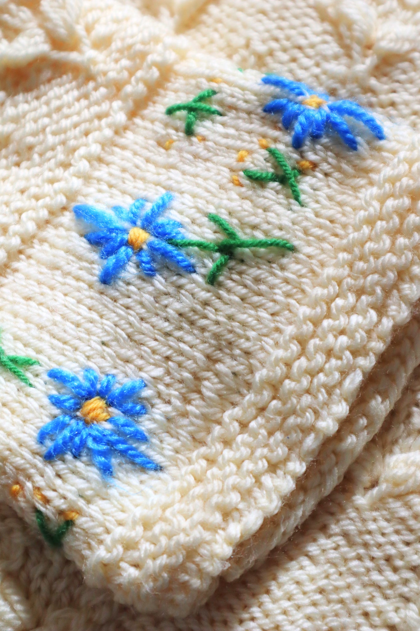 70s Blue Flower Embroidery Hand Knit Cream Austrian Cardigan
