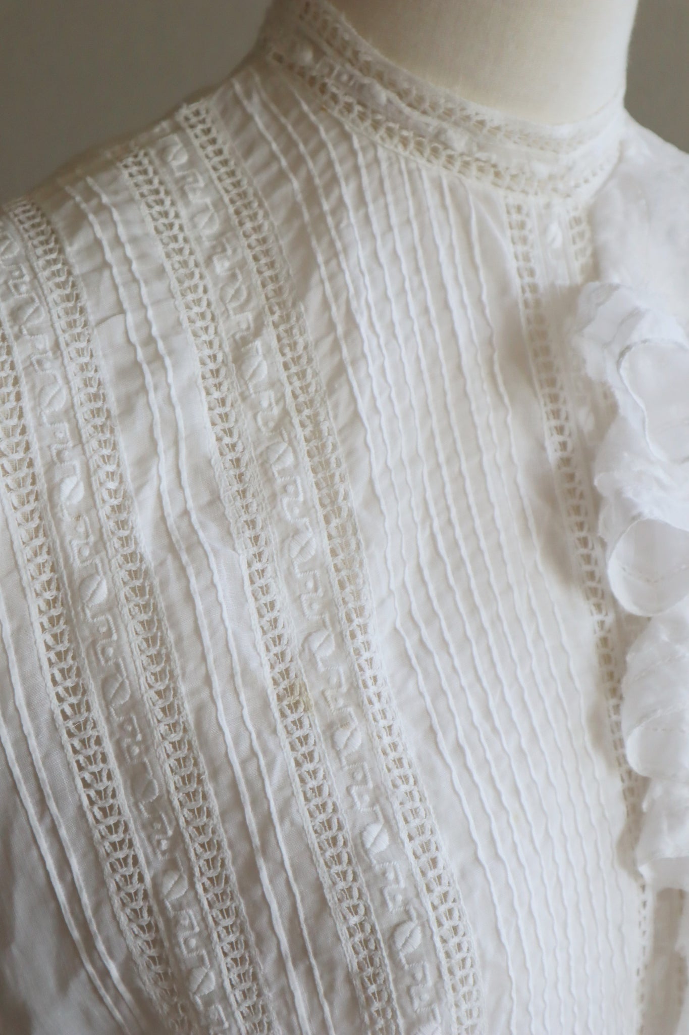 1920s Embroidery  Ruffle Lace Sleeveless Blouse