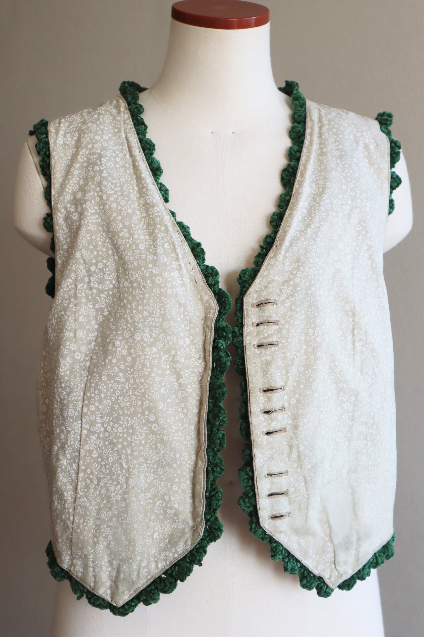 80s Floral Embroidery Austrian Gilet