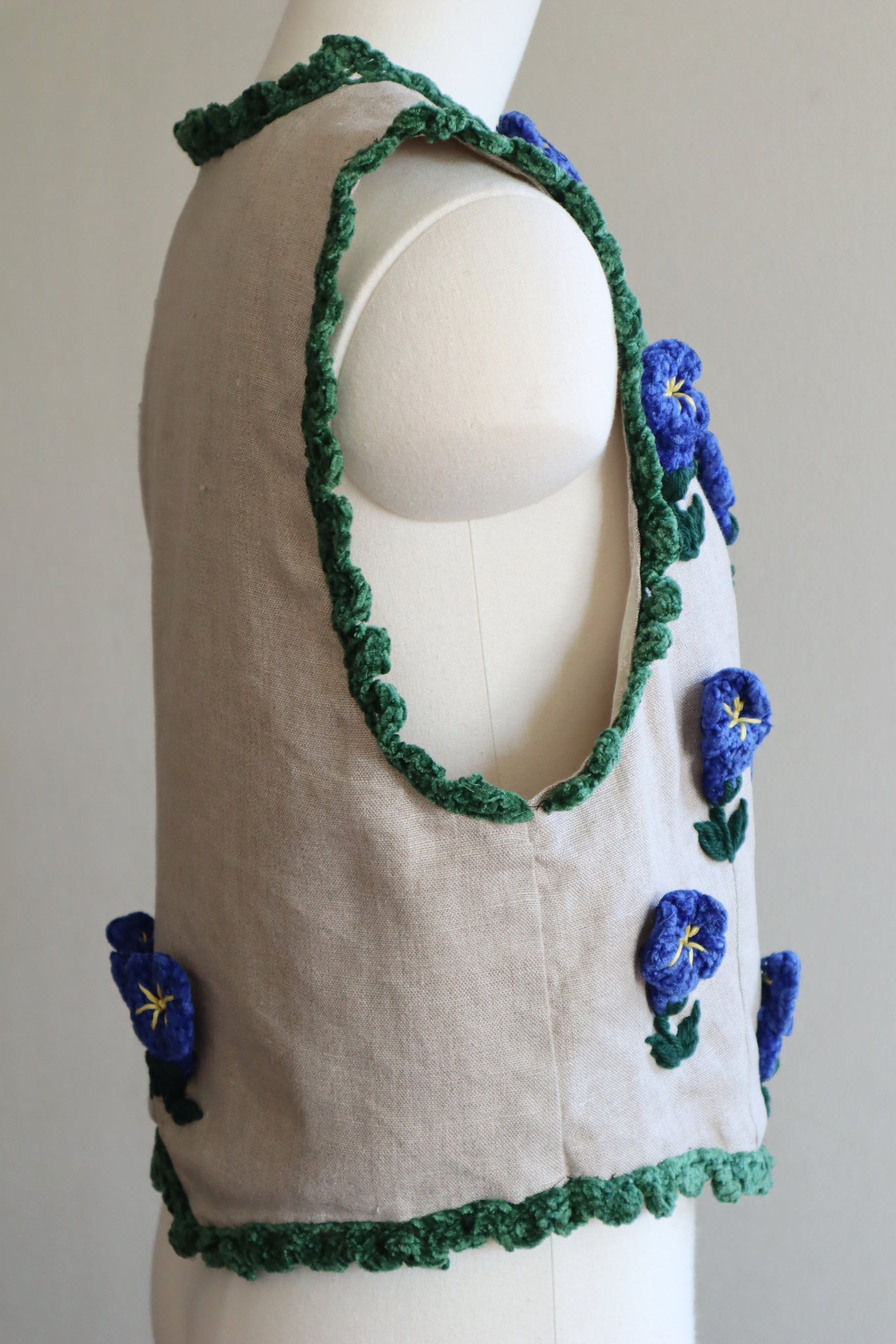 80s Floral Embroidery Austrian Gilet