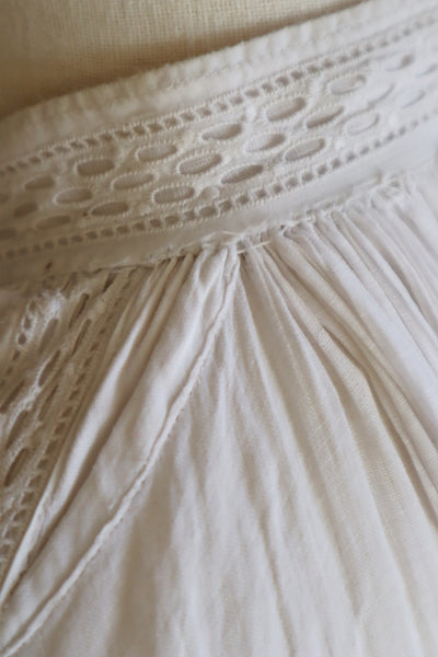 1900s White Linen Gauze Church Smock Dress Tape Lace Flower Embroidery