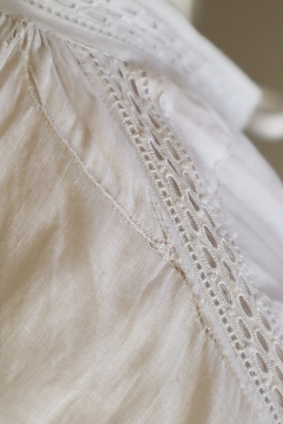 1900s White Linen Gauze Church Smock Dress Tape Lace Flower Embroidery