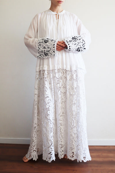 1900s White Linen Gauze Church Smock Dress Tape Lace Flower Embroidery