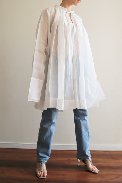 1900s White Linen Gauze Church Smock Hand-Embroidered Flowers Around The Neck And Shoulders