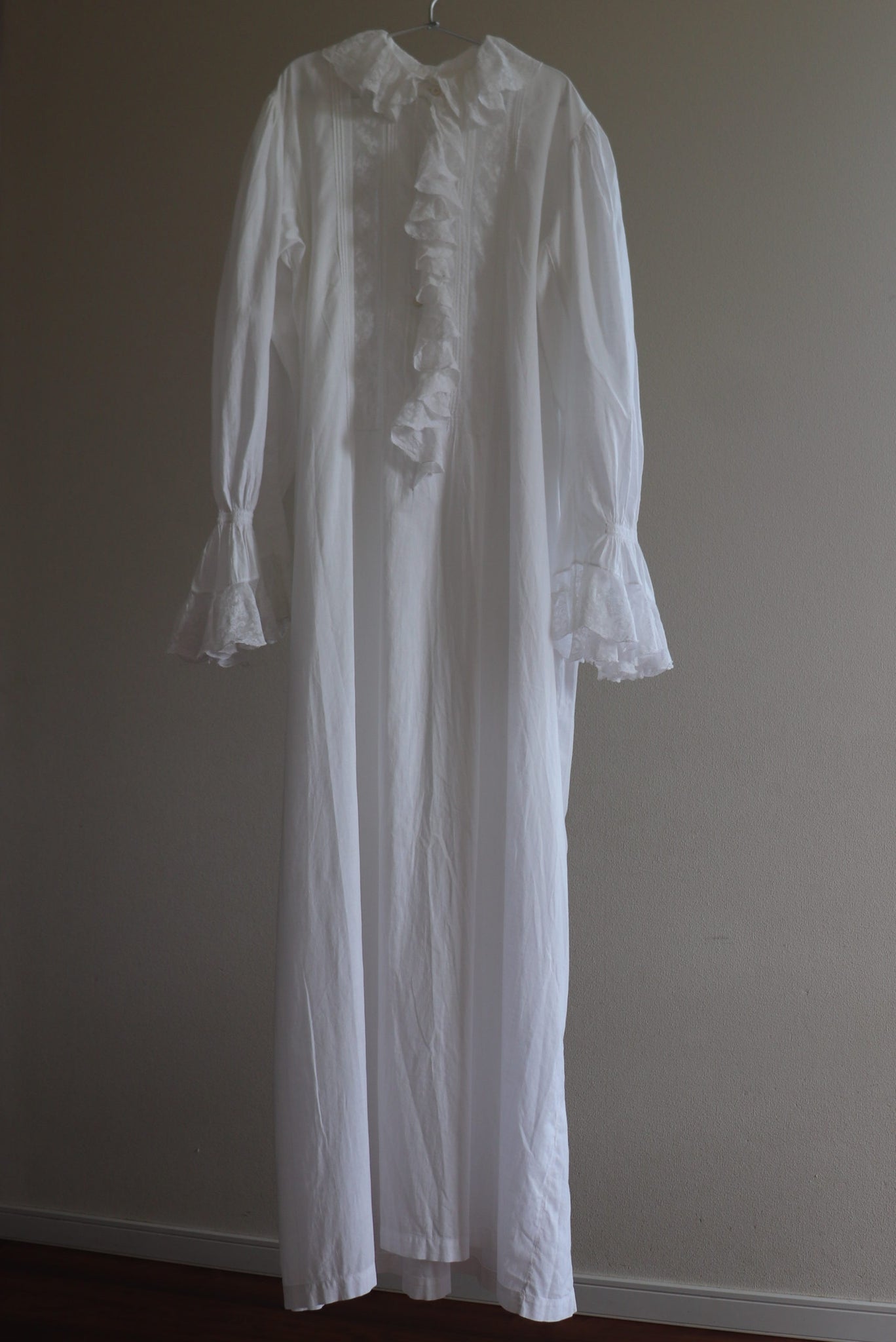 1900s White Cotton Night Dress