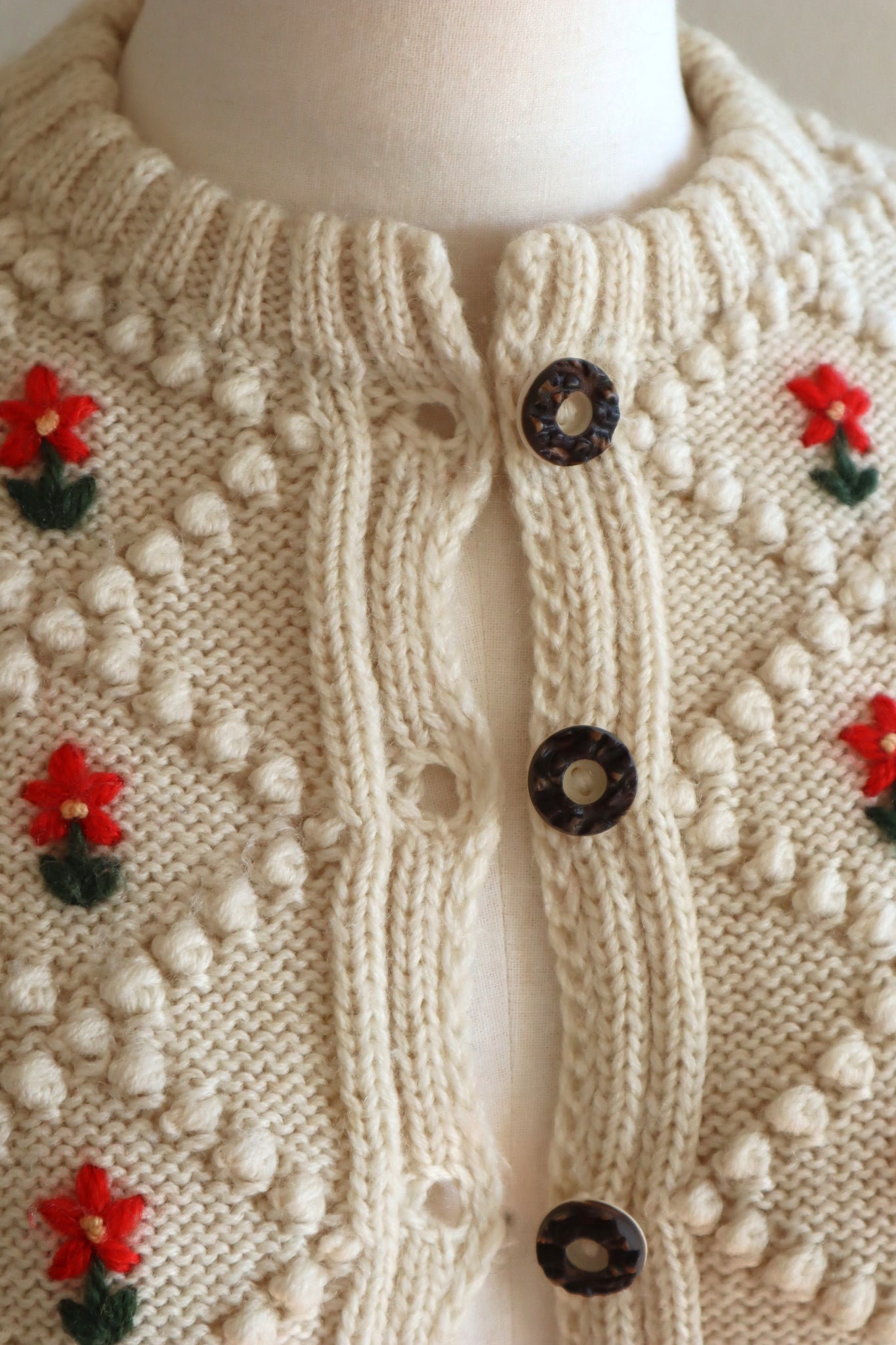 80s Off White Red Flower Embroidery Austrian Cardigan