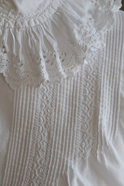 1900s French Edwardian Blouse Pleat Detail Cutwork Leaf Design Ruffle Collar